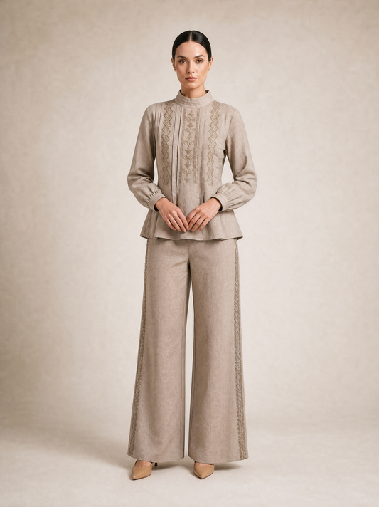Embroidered linen set with elegant details and lapel